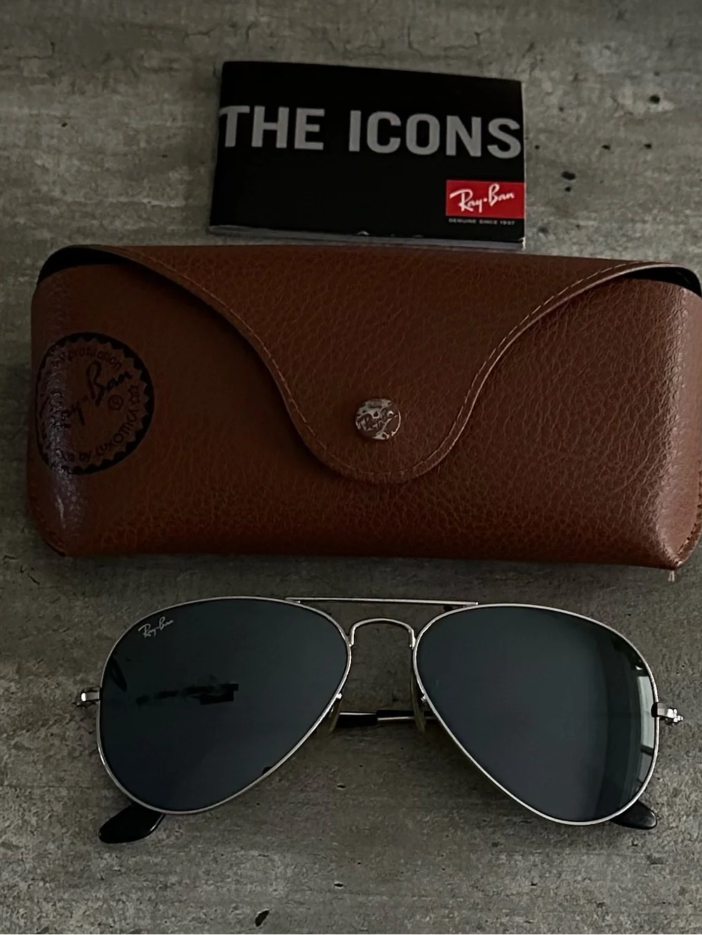 Ray-Ban  Men’s- Unisex Aviator Sunglasses with Brown Leather Case - Black Lenses